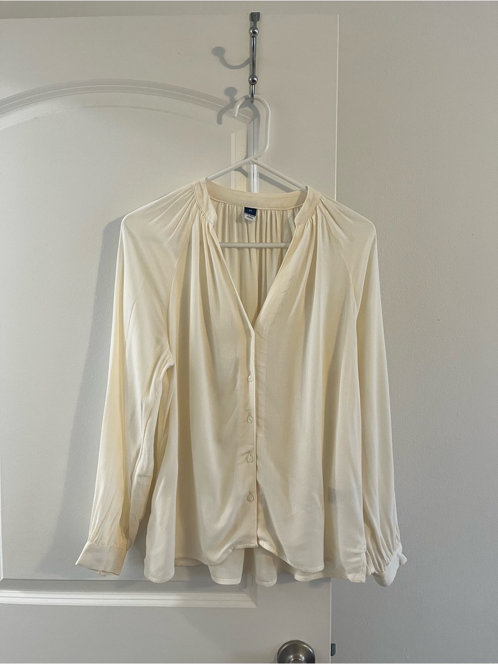 NWOT Old Navy Long Sleeve Femme Cream V-Neck Button Down Blouse Women’s Size XS